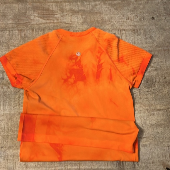 Lululemon Size 2 Swiftly tech tie dye Orange top - Picture 2 of 2